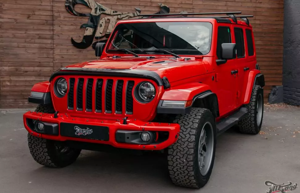 Кузовной ремонт яркого Jeep Wrangler